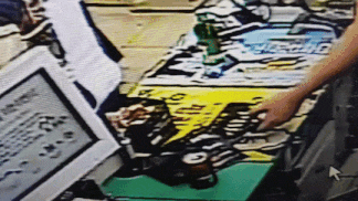 편의점 치열한 신경전.gif | 인스티즈