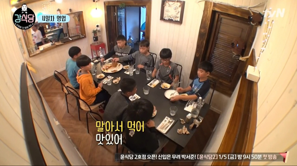 [강식당] 씨름하는 초딩 후배들 보고 신나서 점심값 18만원 내준 강호동.jpg | 인스티즈