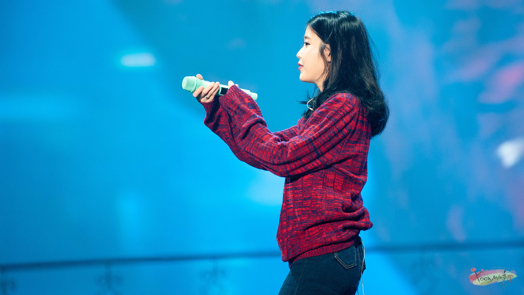 섹시함과 아름다움이 공존하는 광주콘서트 아이유.jpg | 인스티즈