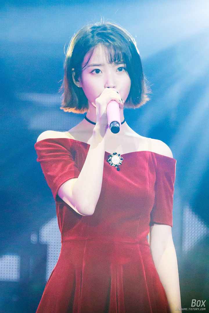 아이유 레드 원피스.jpg | 인스티즈
