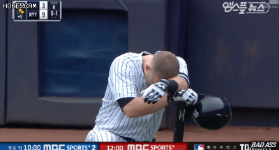 파울볼에 3살 어린팬이 맞자 죄책감을 느끼는 선수.gif | 인스티즈