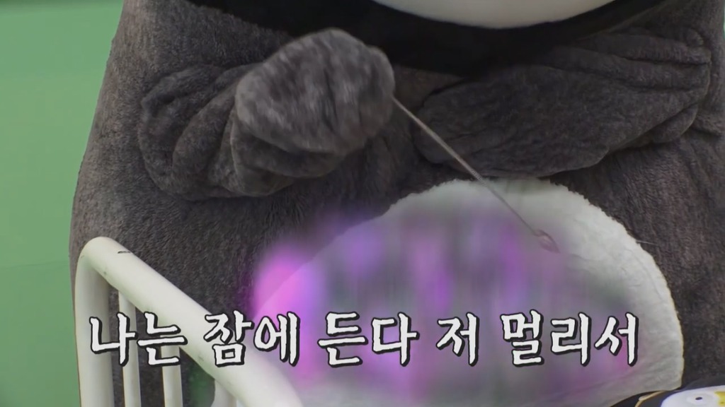 [펭수] 펭수가 직접 제작진들에게 힐링선물하는 EBS 복지 클래스 | 인스티즈