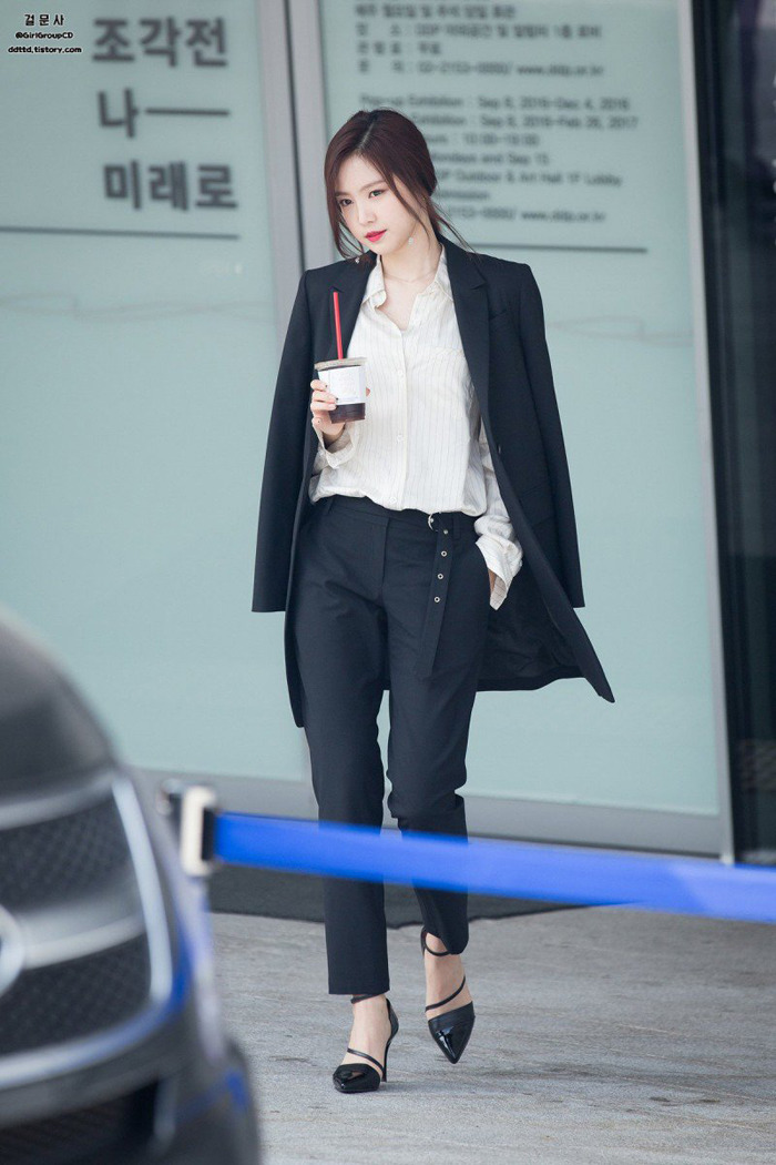 [에이핑크] 다시봐도 수트핏 정말 좋은 손나은.jpg.gif | 인스티즈