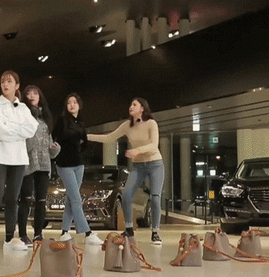 언니들에게 오구오구당하는 오하영 | 인스티즈