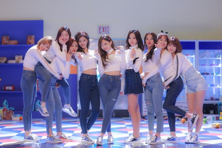 트와이스 하트셰이커 뮤비촬영장 사진 난사하는 네이버 스타캐스트 | 인스티즈