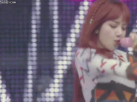 무대 할 때는 진지한 블랙핑크 리사.GIF | 인스티즈