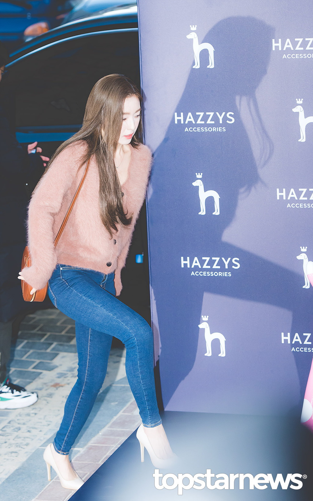 오늘자 헤지스 플래그쉽스토어 행사 레드벨벳 아이린.jpgif | 인스티즈