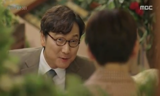 고딩과 인기 아이돌이 의붓형제로 처음 만나는 자린데 눈빛 땜에 멜로적 모먼트 됨.gif | 인스티즈