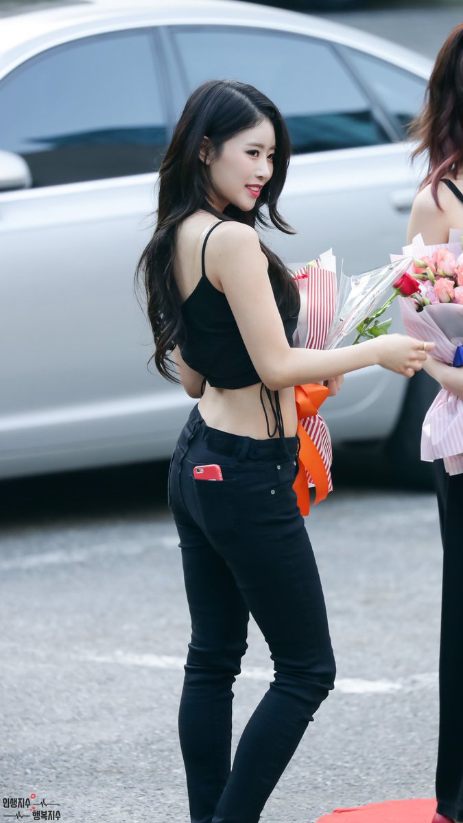 러블리즈 미주의 역대 출근길 모습 중에 최고 레전드 날.jpgif | 인스티즈