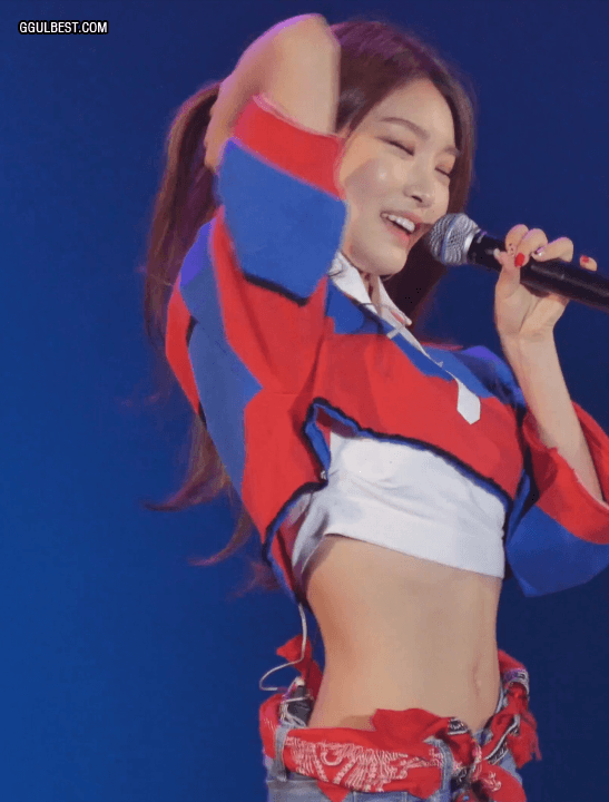 허리라인이 자신있다는 청하 | 인스티즈