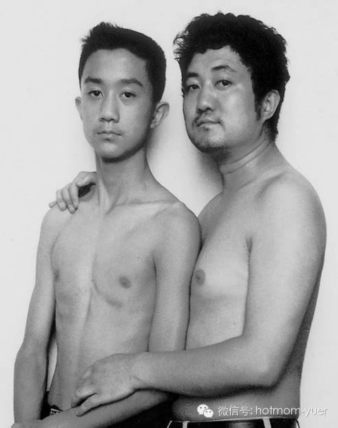 무려 27년간 매년 아들과 같은 사진을 찍은 아버지 | 인스티즈