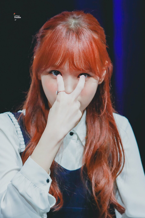 아이즈원 채원 시그니처 포즈 | 인스티즈