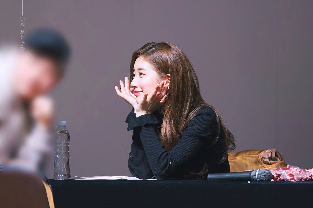 얼굴에서 빛이 나는 배수지.jpgif | 인스티즈