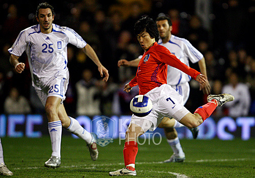 2007년 크레이븐코티지에서 그리스 잡는 대한민국.jpgif | 인스티즈