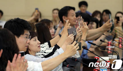 다들 첨에는 절 보고 좋아하시더라구요 | 인스티즈
