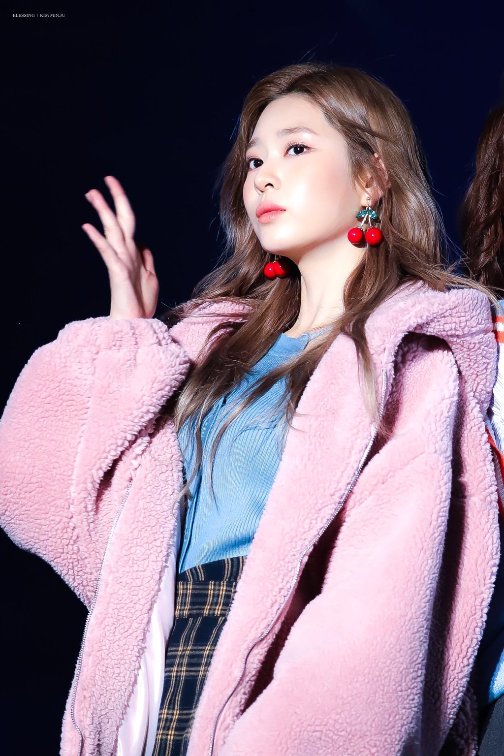 좀이쁜거같은 아이즈원 민주.jpg | 인스티즈