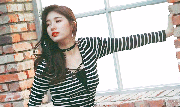 [짱예주의] 수지 GUESS Spring 2017컬렉션.gif | 인스티즈