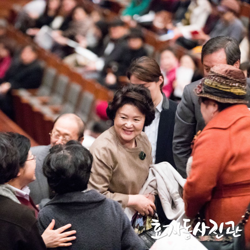 신년 음악회 참석한 김정숙 여사 | 인스티즈