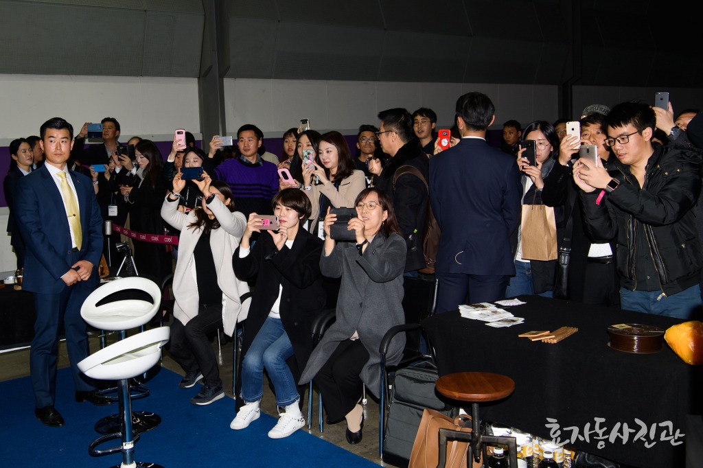 효자동 사진관) 오늘 문재인대통령과 셀카찍은 사람들(ft. 코엑스 벤처창업 페스티벌) | 인스티즈