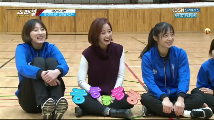 여배선수들에게 자유롭게 질문하는 아이들.jpg | 인스티즈