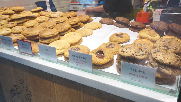두툼하고 짱맛이라는 프랜차이즈 쿠키...jpg | 인스티즈