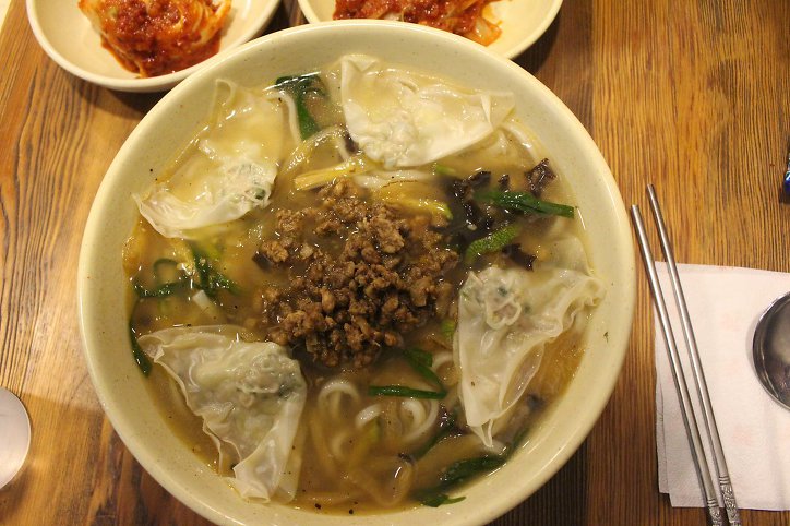 명동 맛집 하면 사람들이 제일 먼저 떠올린다는 명실상부 명동 원탑 음식점.jpg | 인스티즈