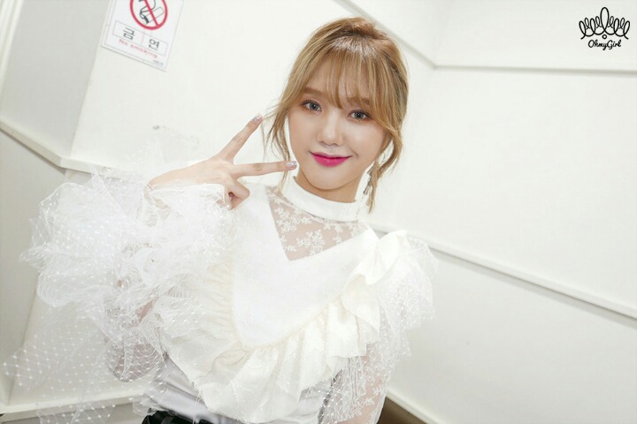 오마이걸 불꽃놀이 비하인드 사진 | 인스티즈