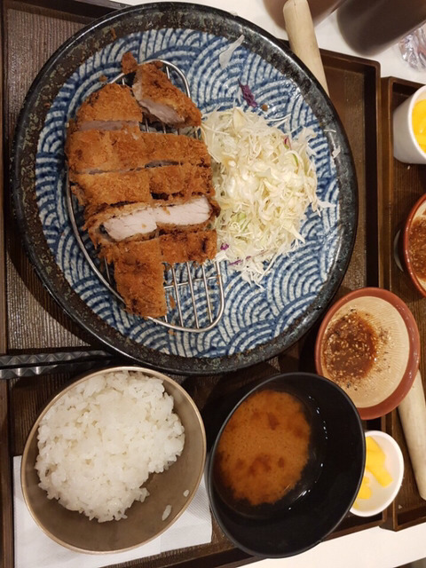 신촌에서 유명한 3천원 돈까스.jpg | 인스티즈